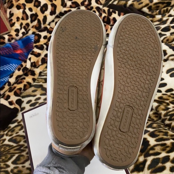 Coach - Picture 2 of 4